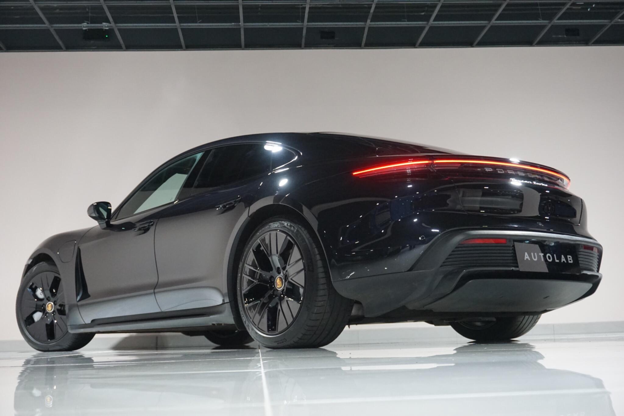 Porsche Taycan Performance Plus 93.4kWh Turbo Saloon 4dr Electric Auto 4WD (680 ps)